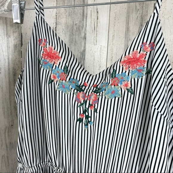 Iris Women’s Black Striped‎ Floral Embroidered Sleeveless Jumpsuit Sz M - Picture 5 of 12